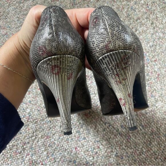 Yves Saint Laurent YSL Vintage Leather Pumps - Picture 6 of 10